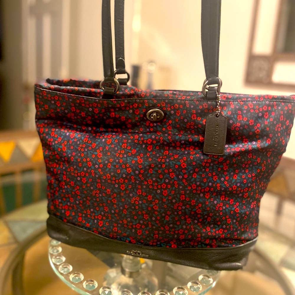 GENTLY USED VINTAGE SIERRA RANCH COACH PURSE